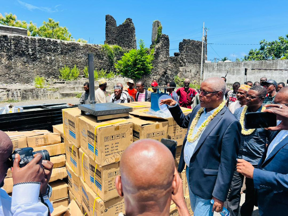 image 23 groupements de producteurs de girofle équipés à Anjouan